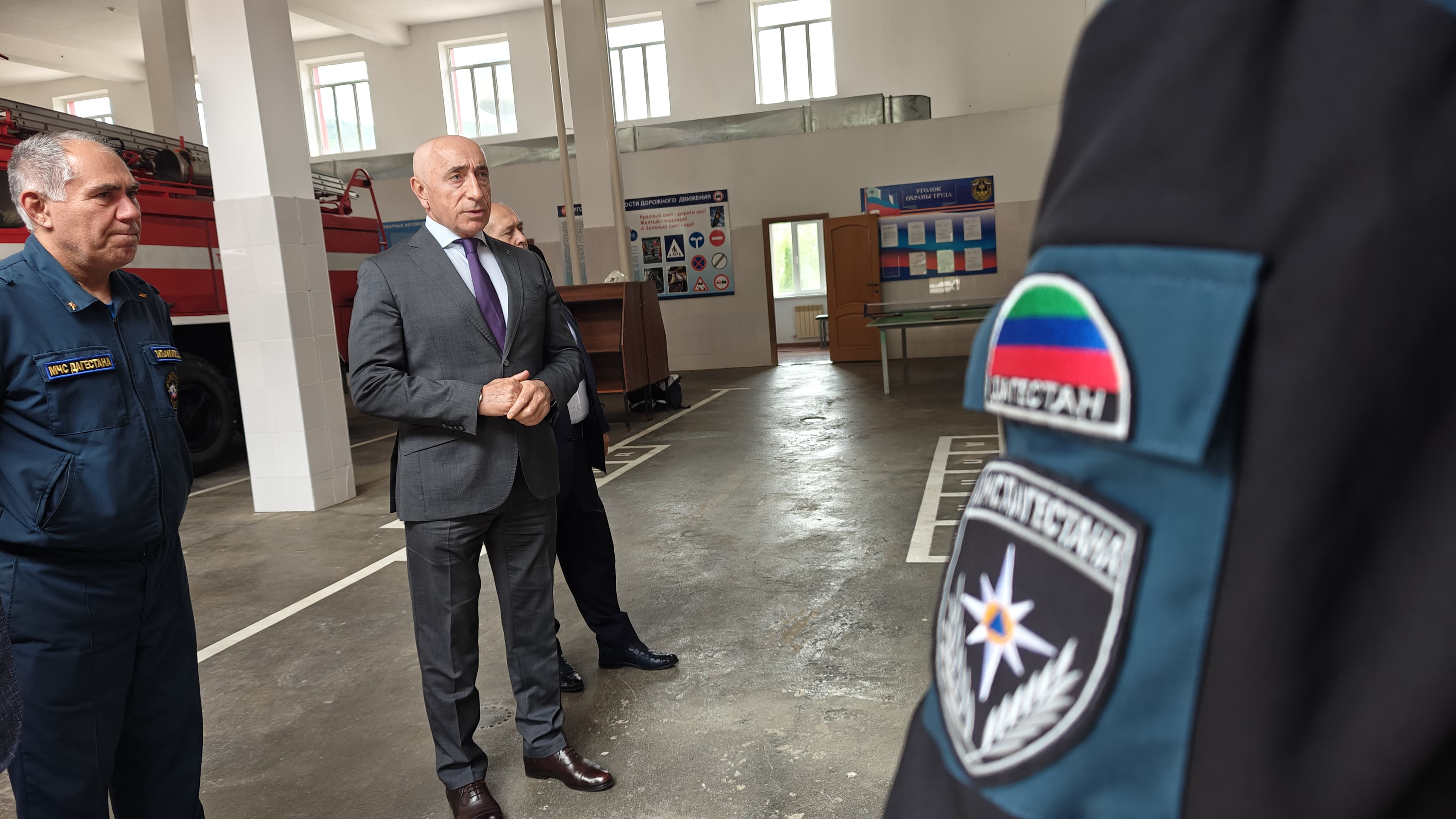 Нариман Казимагамедов посетил пожарно-спасательные подразделения южной зоны